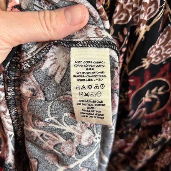 Free People XS Romper Shorts Black Pink Floral‎ Open Back Off the Shoulder - Picture 14 of 15